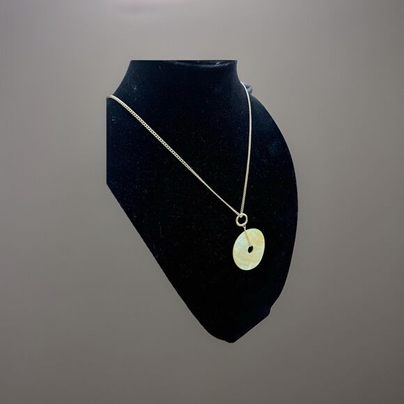 Yellow Mother of Pearl Donut Pi Disc Pendant Necklace Silver Tone Curb Chain - Picture 4 of 4